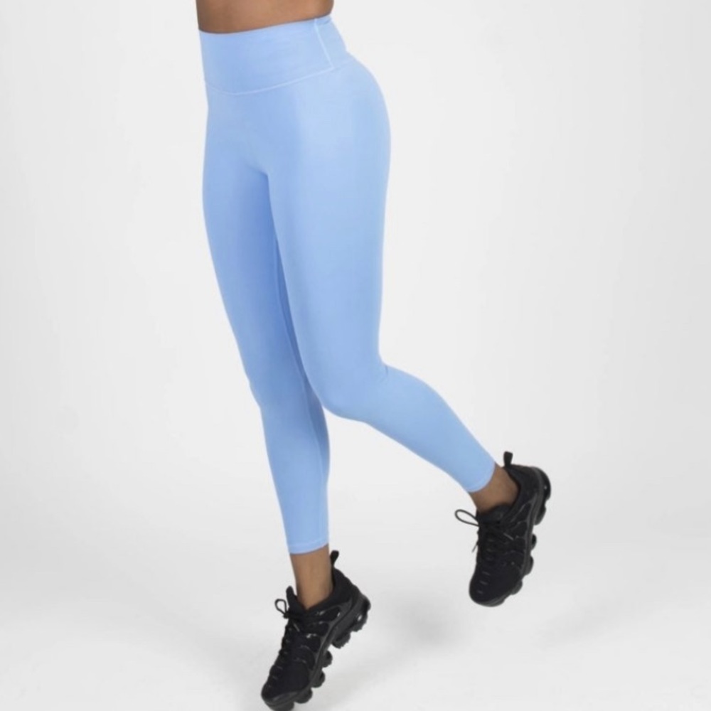 Ptula ALAINAH II leggings 26” size medium in ice blue